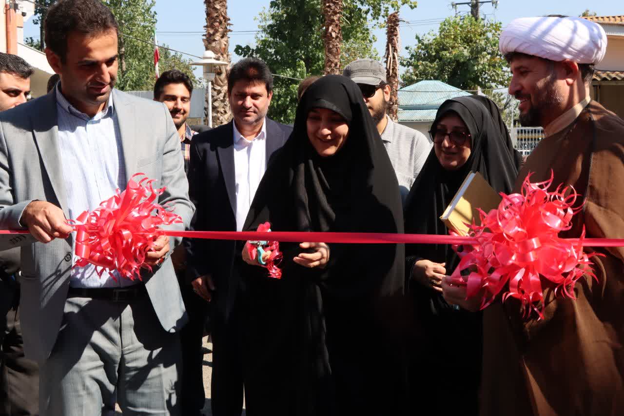 با حضور مشاور رئیس دانشگاه آزاد اسلامی در امور بانوان و خانواده:نمایشگاه صنایع خلاق دانشجویان دانشگاه آزاد اسلامی واحد رشت افتتاح شد