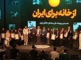 افسانه‌ای که از دل هنر برخاست؛ داستان موفقیت بانوی هنرمند رشتی در صنایع دستی و چرم‌دوزی