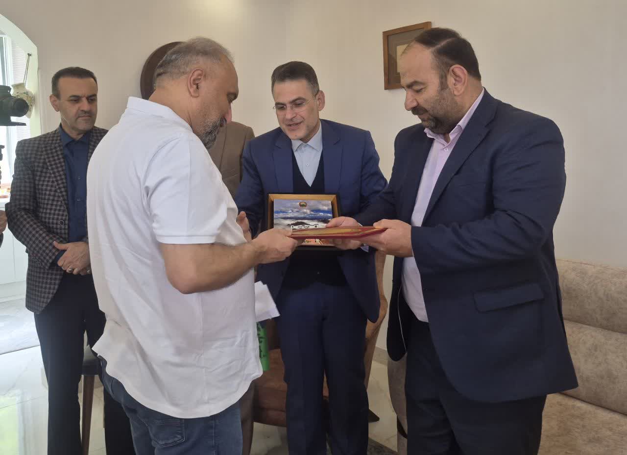اعطای لوح شهروند افتخاری ماسال به خیّر کشوری کمیته امداد رسید