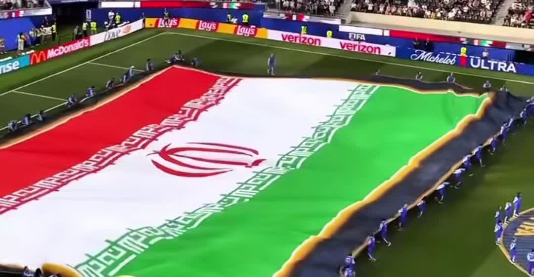 اهتزاز پرچم متبرک به «الله» در قلب آمریکا/ پیروزی نهایی جمهوری اسلامی ایران در «ورزشگاه سوفای» رقم خورد