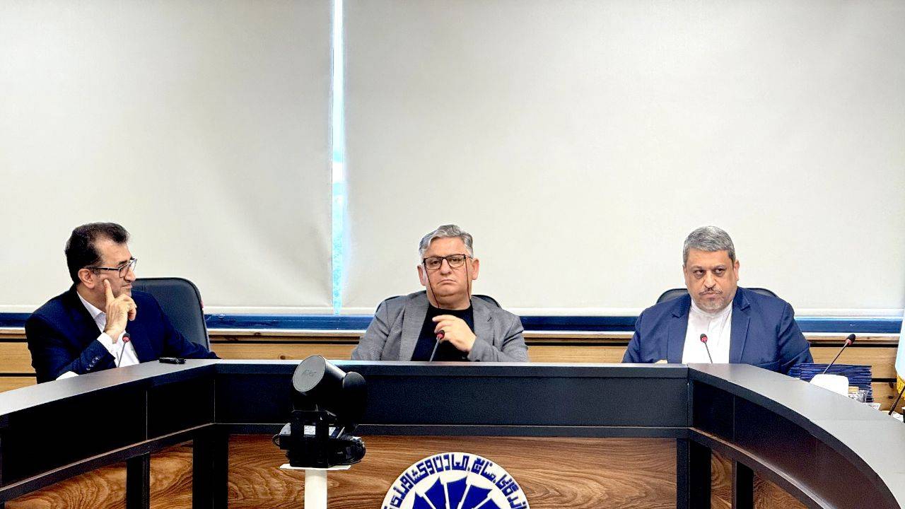 پل زدن بر شکاف کار و سرمایه؛ گام بلند اتاق گیلان با تأسیس مرکز تخصصی میانجی‌گری کار