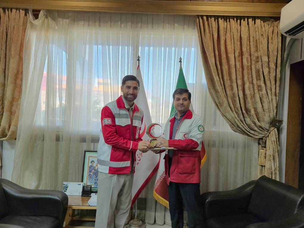 حضور علیرضا جهانبخش در جمعیت هلال احمر گیلان؛ پیوستن ستاره فوتبال به جمع امدادگران داوطلب