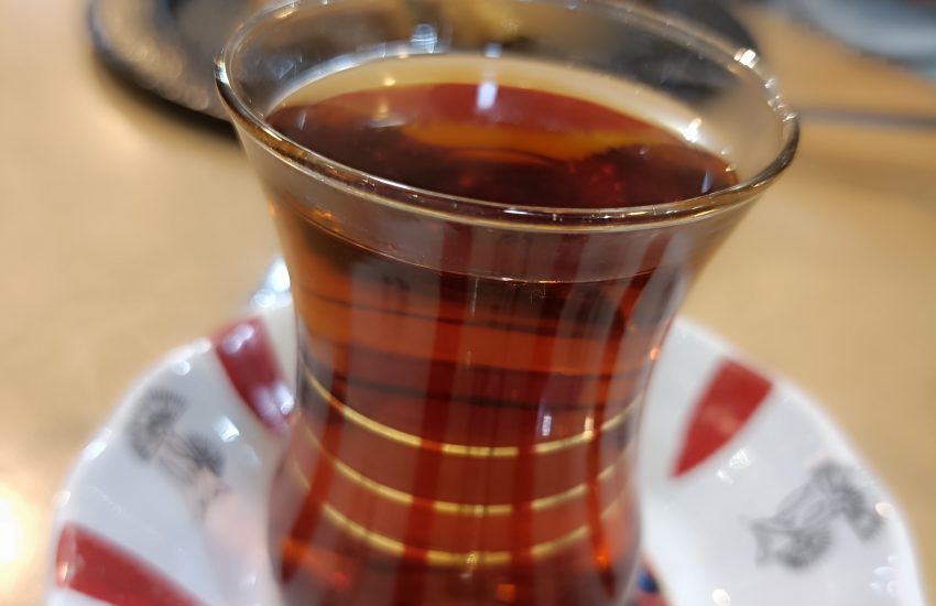 وحدت ملی در یک استکان چای