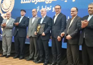 ۱۸واحد گیلان موفق به دریافت لوح و تنديس زرین رعایت حقوق مصرف کننده شدند