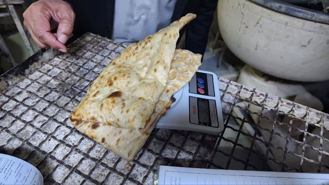 نانوایی‌های رشت زیر ذره‌بین؛ سهمیه آرد متخلفان به نانوایی‌های فعال منتقل می‌شود